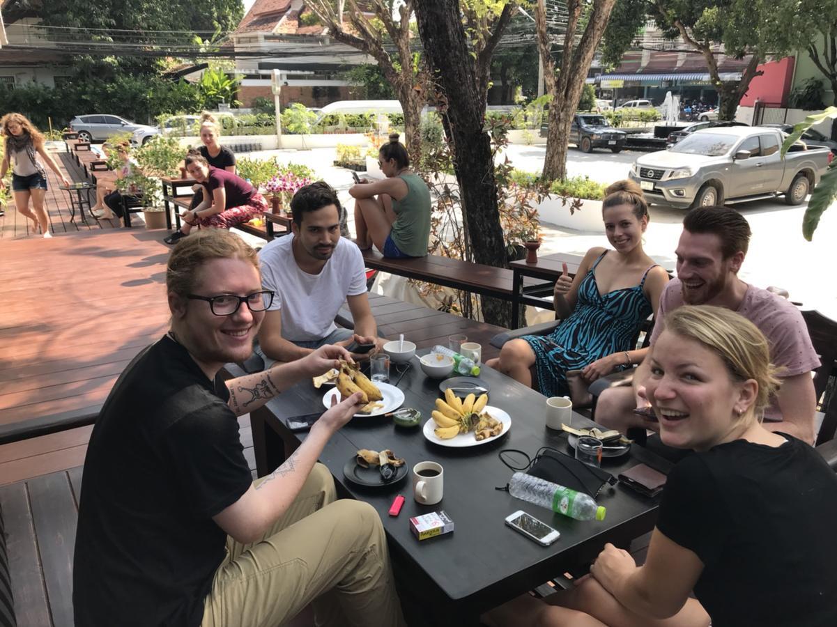 Chiangmai Midpoint Activity Hostel Chiang Mai Bagian luar foto